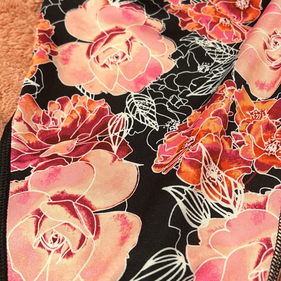 Beautiful Yoga pants worn 1x - Picture 6 of 6